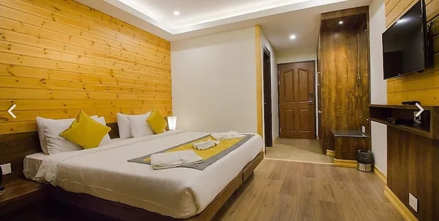 Deluxe, Double Bed, Yashshree Sanderling 4/10