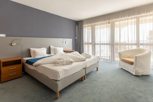 غرفة كلاسيكية عائلية بسرير مزدوج مع أريكة، Hotel Yacht Wellness & Business 5/10