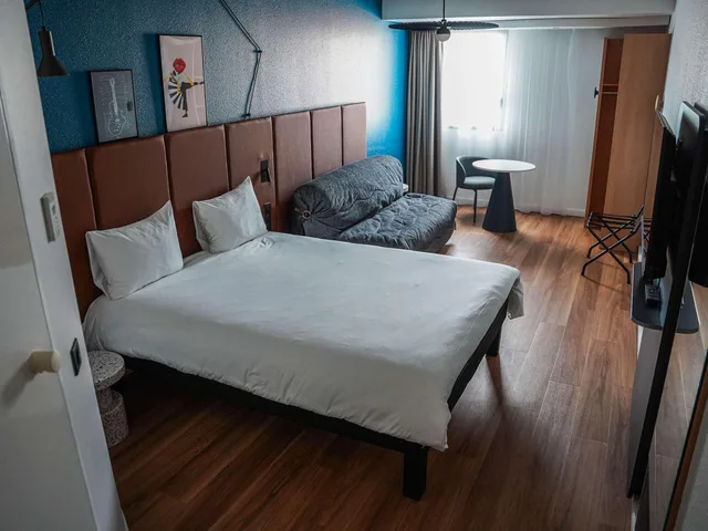 غرفة بسرير مزدوج مع أريكة، Ibis Bayeux Port En Bessin 1/8