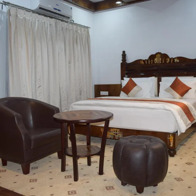 Castle, King Bed، Hotel Loksagar 7/9