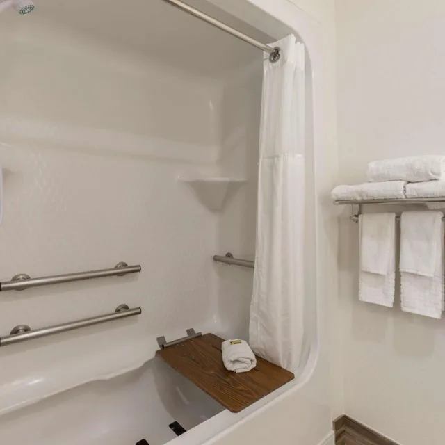 جناح بسرير كينج بحوض استحمام لذوي الإعاقة، Best Western Plus Yuma Foothills Inn & Suites 6/6
