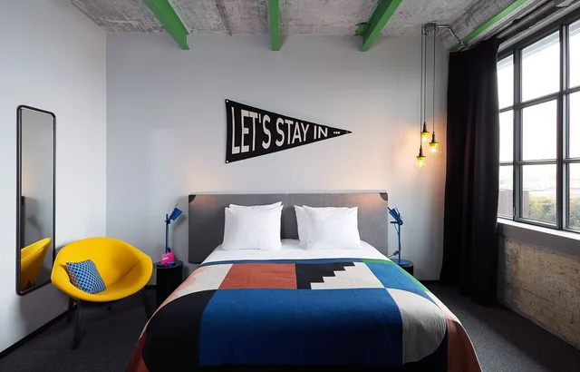 Deluxe, Double Bed, The Social Hub Maastricht 1/3