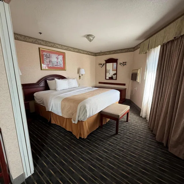 Room, King Bed, Sofa, Balcony, Large, SureStay by Best Western Sunnyvale Silicon Valley 2/4