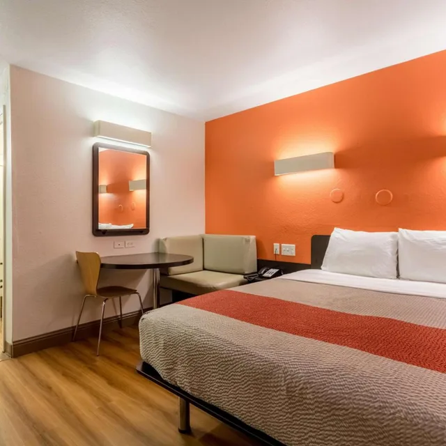 غرفة بسرير كوين للمدخنين، Motel6 Garland, TX - Dallas 3/10