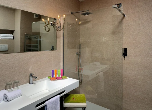 جناح جونيور، Savhotel Aemilia Bologna 5/5