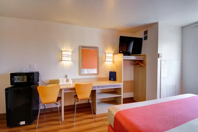 غرفة بسرير كينج للمدخنين، Motel6 El Reno, OK 9/10