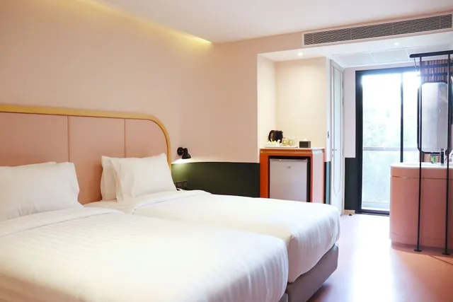 Superior Twin Room, The Quarter Ratchathewi by UHG 1/4