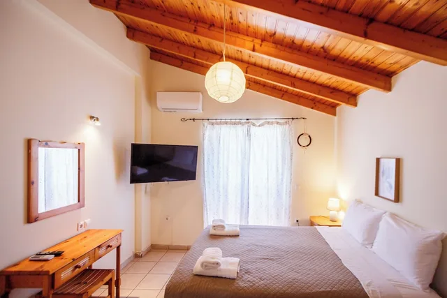 Loft, Double and Twin Beds, Mountain View, Balcony, Thetis 5/10