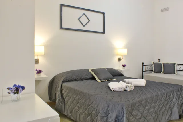 غرفة قياسية ثلاثية بسرير مزدوج وسرير فردي بشرفة في الطابق الأرضي، Bed And Breakfast Vigne Vecchie 1/9