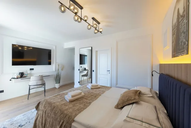 غرفة ثلاثية بسرير كوين بشرفة، VILLA KATARINA 8/10