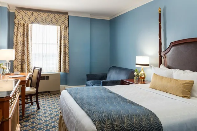 غرفة ديلوكس مفردة بسرير كينج، Francis Marion Hotel 1/1