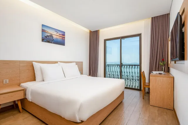 غرفة ديلوكس ثلاثية بإطلالة على البحر، Gold Boutique Hotel Danang 1/1
