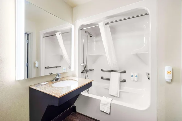 جناح بسرير كينج لذوي الإعاقة، Comfort Suites Suites Columbia at Harbison 8/8