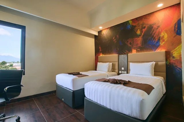 Deluxe, Twin Beds, Horison Ultima Sayaga Cibinong 1/1