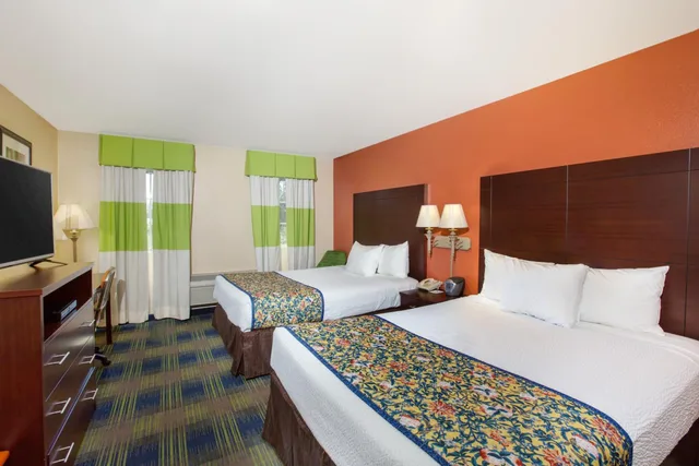 غرفة بسريرين كوين، Holiday Inn Express & Suites GALESBURG 1/3