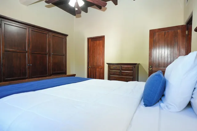 Condo, Luxury, Executive Level, Sofa، West Bay Lodge 3/8