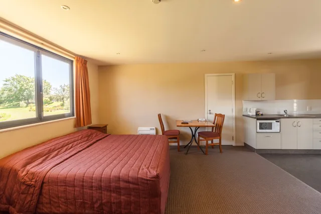 استوديو بسرير كينج وسرير فردي، Waterfront Motels 5/6