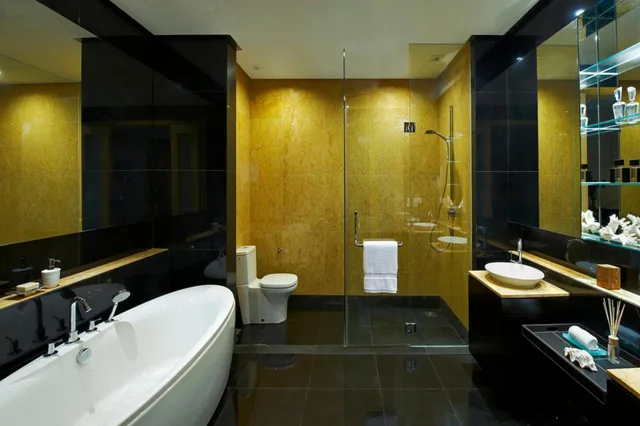 غرفة بسريرين مزدوجين وسرير كينج وسرير كوين بغرفتي نوم، E&O Residences Kuala Lumpur 7/8