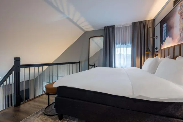 جناح جونيور بإطلالة على النهر، Radisson Blu Royal Garden 3/7