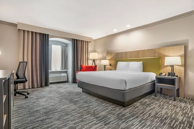 غرفة بريميوم بسرير كينج، Country Inn Suites By Radisson Metairie New Orleans La 2/8