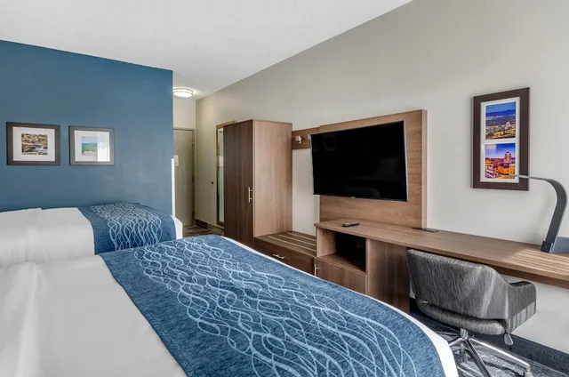 غرفة بسريرين كوين يُسمح فيها بالحيوانات الأليفة، Comfort Inn & Suites Troutville-Roanoke North 3/8