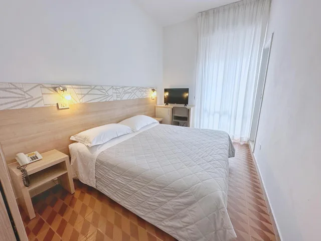 غرفة قياسية بسرير مزدوج، Aura Living 8/10