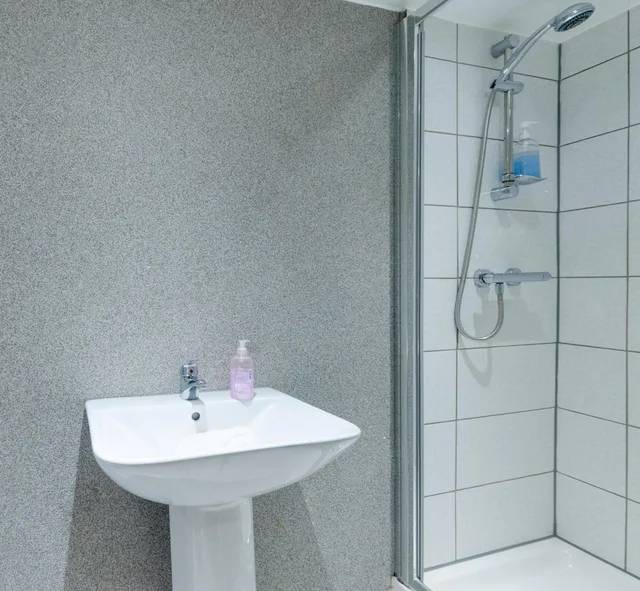 Room, Twin Beds, No Window، The Podworks Hotel 2/2