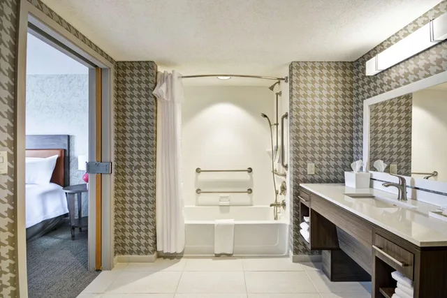 استوديو بسرير كوين مع أريكة لذوي الإعاقة، HOME2 SUITES BY HILTON PORTLAND AIRPORT 3/6