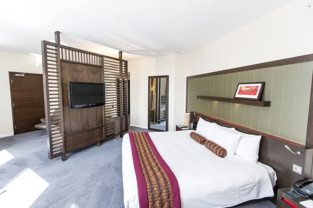 غرفة بريميير عائلية بسرير كينج مع سرير إضافي، Hilton London Canary Wharf 3/4