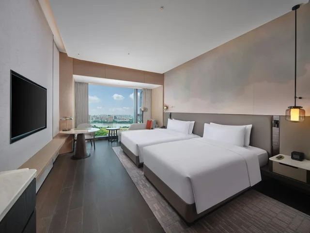 غرفة ديلوكس بسريرين منفصلين بإطلالة على النهر، Hilton Huizhou 1/2