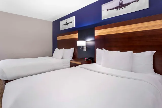 غرفة بسريرين مزدوجين، Avion Inn Near LGA Airport, an Ascend Collection Hotel 3/4