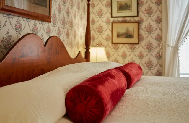 جناح بسرير كينج، The Red Lion Inn 1/2