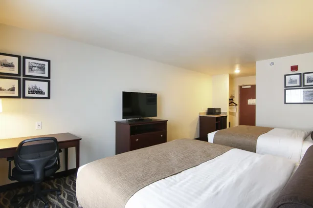 Room, 2 Queen Beds, Accessible, Cobblestone Inn & Suites - Ashland 3/7