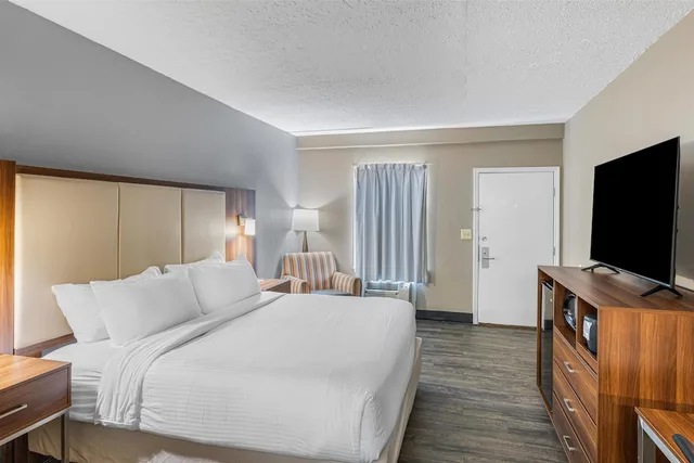 غرفة قياسية بسرير كينج، SureStay Hotel by Best Western Helen Downtown 3/10