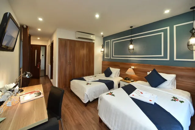 Suite, 1 King and 1 Single Beds, Grand View, Eternity Hotel 2/10
