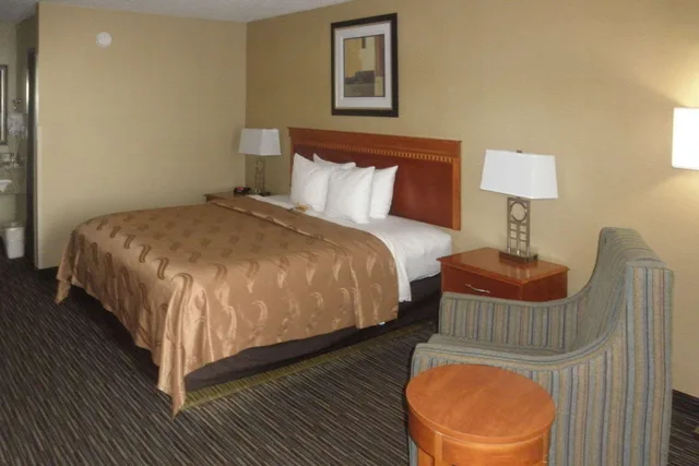 غرفة بسرير كينج، Quality Inn Columbus, MS 5/7
