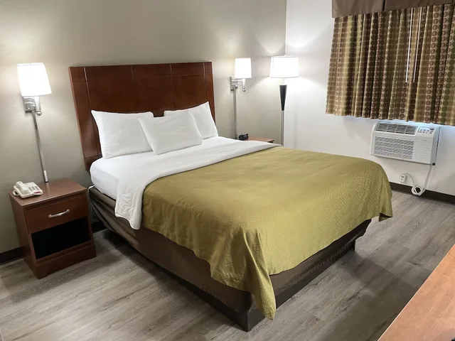غرفة قياسية بسرير كوين، Econo Lodge Cartersville Emerson Lake Point 2/8