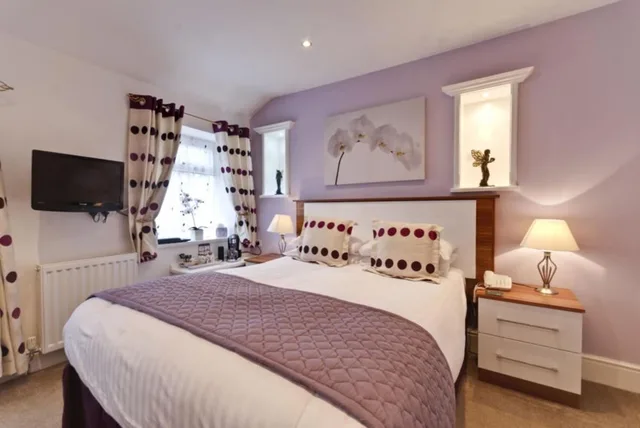 Rear, Family, Queen Bed، Lauriston Court Hotel 1/1