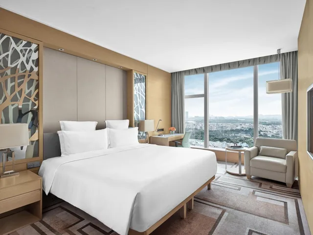 غرفة ديلوكس بسرير كينج وسرير كوين بإطلالة على المدينة، Langham Place Hotel Guangzhou 1/3