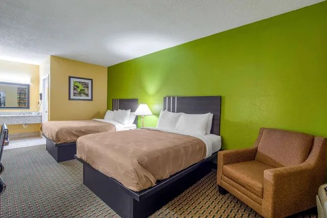 غرفة قياسية بسريرين كوين، Quality Inn West Columbia - Cayce 3/8