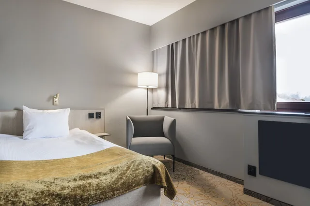 Compact, Single، Quality Hotel Royal Corner 12/18