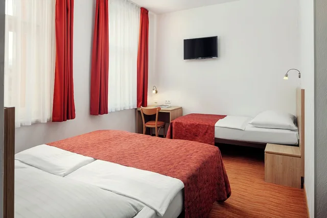 غرفة قياسية ثلاثية بسرير كينج وسرير فردي مع سرير إضافي، Ambiance Hotel 4/10