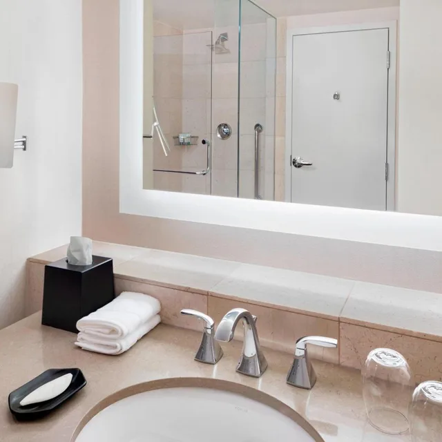 Guest Room, King Bed, Club Floor, Concierge Level, Corner، The Westin Buckhead 7/8