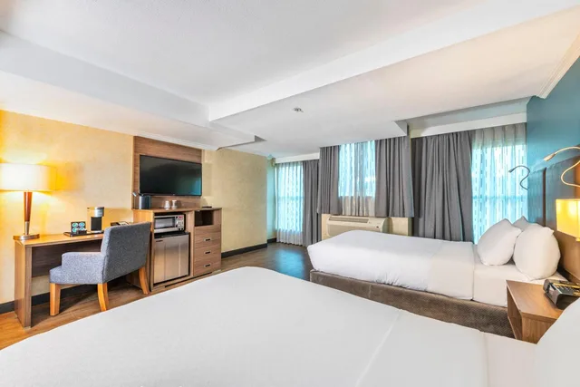 غرفة رباعية بسريرين كوين، Grand Park Hotel & Suites Downtown Vancouver, Ascend Hotel Collection 1/7