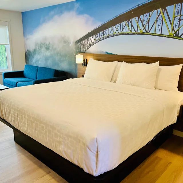 غرفة كبيرة بسرير كينج بشرفة، Clarion Pointe Mount Vernon - Burlington WA 2/2