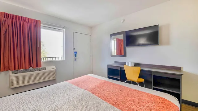 غرفة قياسية بسرير كوين، Motel6 Gallup, NM 1/5