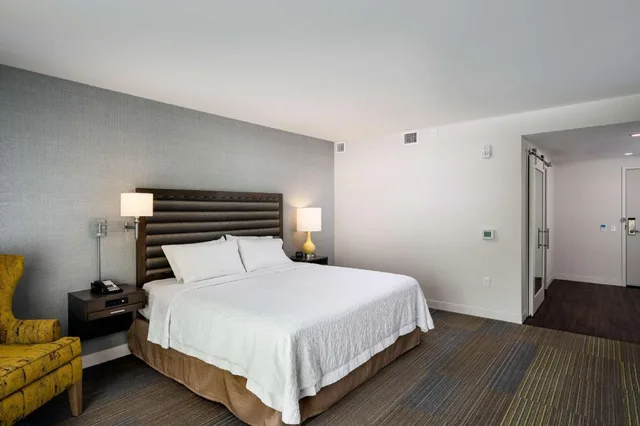 جناح استوديو بسرير كينج مع أريكة لذوي الإعاقة، Hampton Inn Suites By Hilton Seattle Northgate 1/4