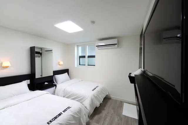 Twin Beds, Ekonomy Hotel Incheon 7/10