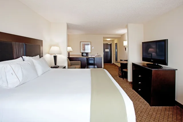 جناح بسرير كينج مع أريكة، Holiday Inn Express Hotel And Suites Newberry 2/4
