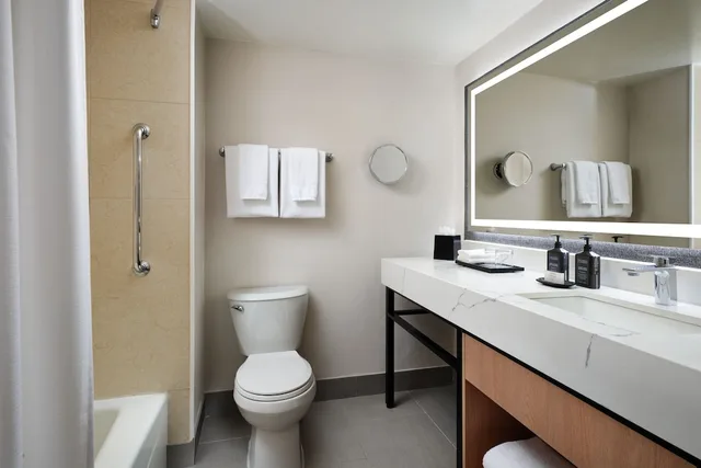 Room, 2 Double Beds, Sheraton Ontario Airport Hotel 6/10